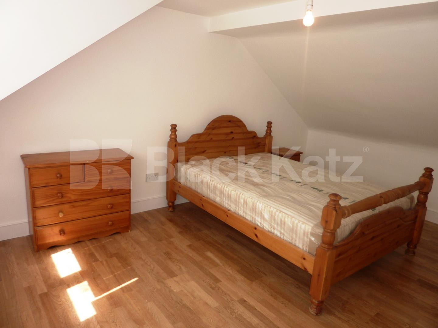 			NEW INSTRUCTION!, 4 Bedroom, 1 bath, 1 reception Flat			 Biddestone Road, HOLLOWAY